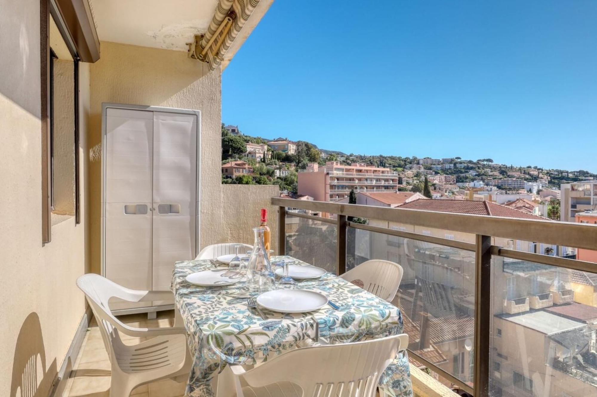 T2 200M From Lavandou Beach Classified 3 Льо Лаванду Екстериор снимка