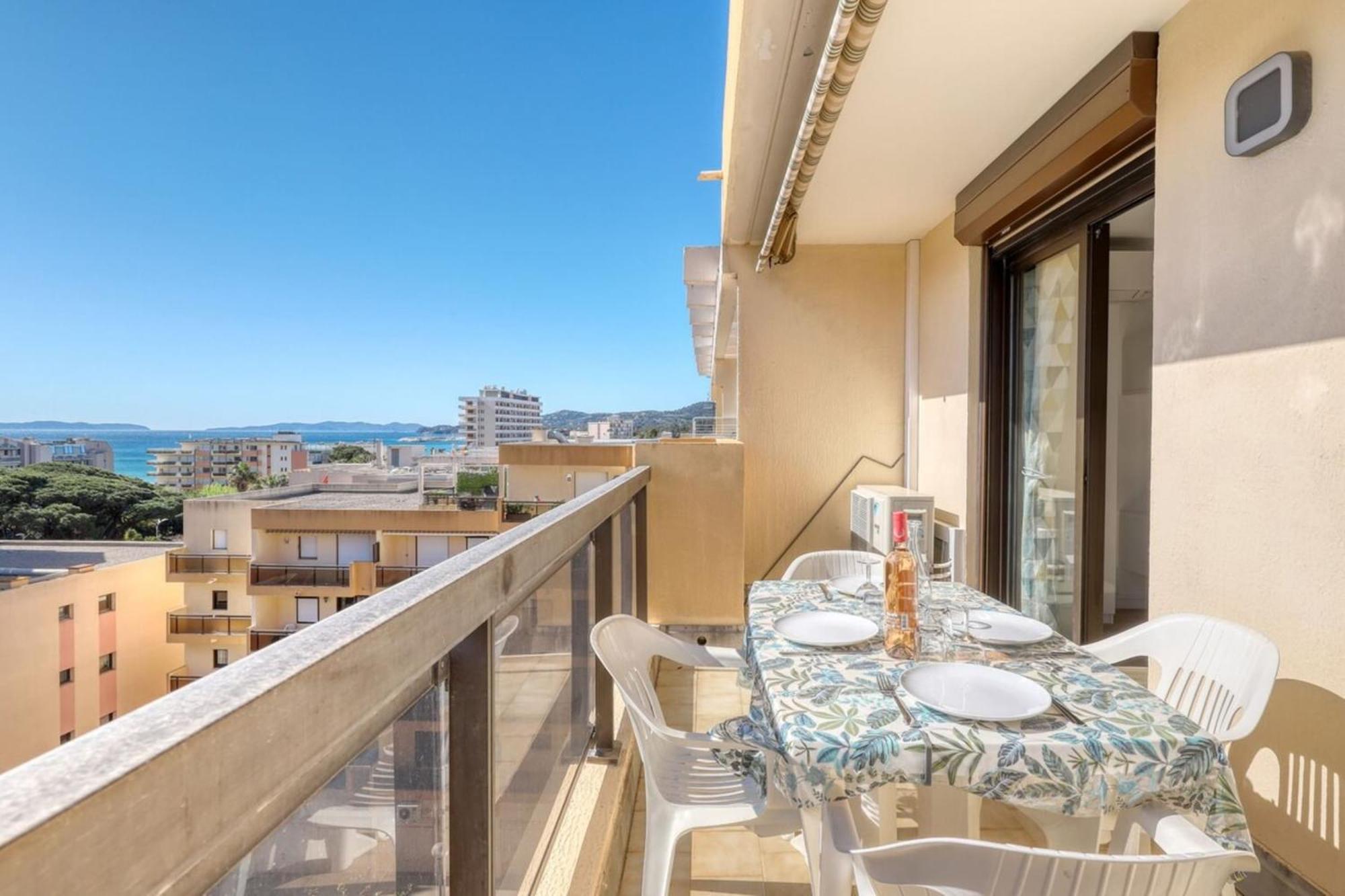 T2 200M From Lavandou Beach Classified 3 Льо Лаванду Екстериор снимка
